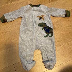 ❌SOLD❌ Carter’s newborn bundle. New without tag. Free formula.